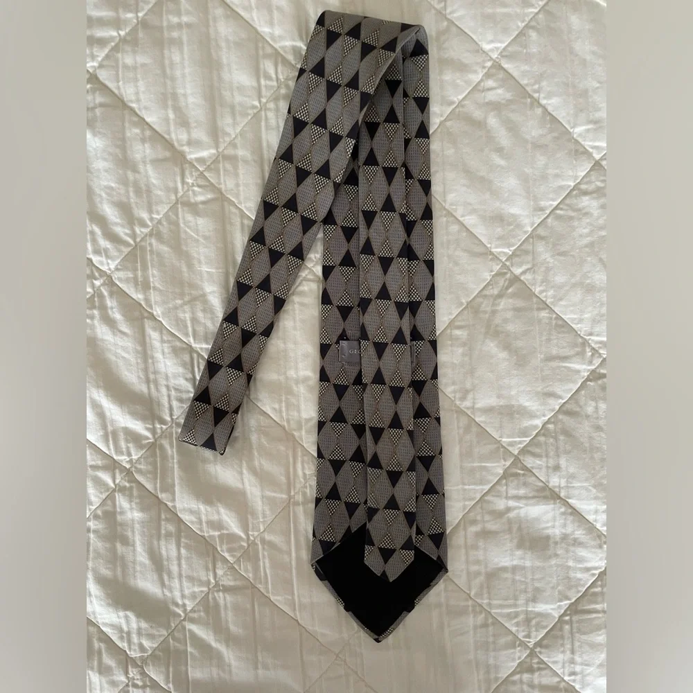Vintage Geoffrey Beene Geometric Patterned Tie in Black and Gray